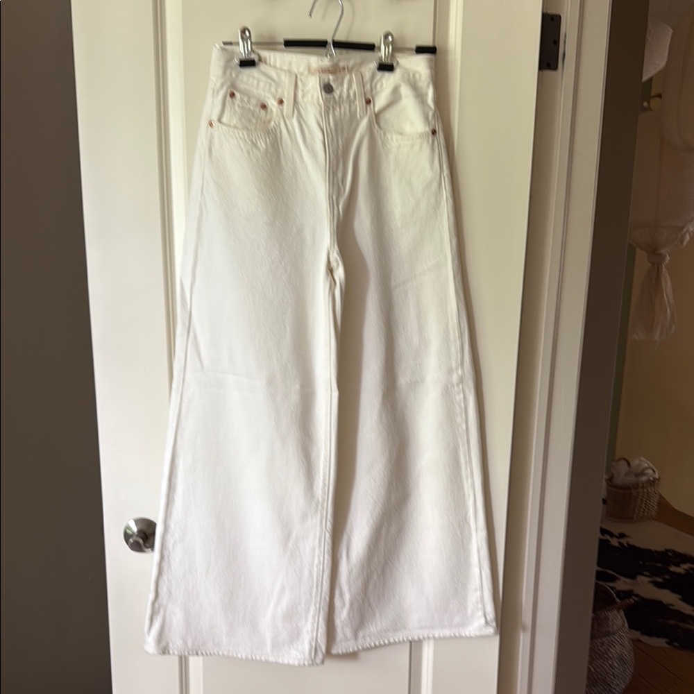 Levi's cream XL Flood Jean
